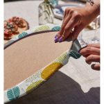 Realhomes Renkli Zemin Üzerinde Yaprak Motifli Dijital Baskılı Modern 2'li Yuvarlak Servis Altlığı - Supla Realhomes