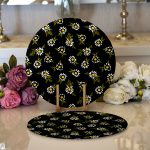 - Supla2li-7311-Gorsel1 - Realhomes Realhomes Siyah Zemin Üzerinde Papatya Desenli Dijital Baskılı Modern 2'li Yuvarlak Servis Altlığı - Supla Realhomes