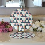 - Supla2li-7329-Gorsel3 - Realhomes  Realhomes Renkli Zemin Üzerinde Üçgen Desenli Dijital Baskılı Modern 2'li Yuvarlak Servis Altlığı - Supla Realhomes