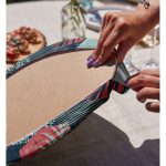 - Supla2li-7331-Gorsel4 - Realhomes Realhomes Renkli Zemin Üzerinde Yaprak Motifli Dijital Baskılı Modern 2'li Yuvarlak Servis Altlığı - Supla Realhomes