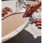 - Supla2li-7350-Gorsel4 - Realhomes  Realhomes Beyaz Zemin Üzerinde Onedraw Çizimli Gül Desenli Modern 2'li Yuvarlak Servis Altlığı - Supla Realhomes