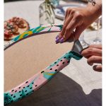 - Supla2li-7353-Gorsel4 - Realhomes Realhomes Renkli Zemin Üzerinde Yaprak Motifli Dijital Baskılı Modern 2'li Yuvarlak Servis Altlığı - Supla Realhomes