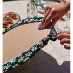 - Supla2li-7355-Gorsel4 - Realhomes Realhomes Renkli Zemin Üzerinde Yaprak Motifli Dijital Baskılı Modern 2'li Yuvarlak Servis Altlığı - Supla Realhomes