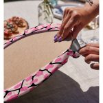 Realhomes Siyah Zemin Üzerinde Pembe Renkli Puantiye Desenli Modern 2'li Yuvarlak Servis Altlığı - Supla Realhomes