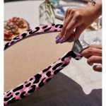 Realhomes Siyah Zeminli Pembe Renkli Çizim Dijital Baskılı Modern 2'li Yuvarlak Servis Altlığı - Supla Realhomes