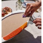 Realhomes Beyaz Zeminli Pastel Renkli Vazolar Dijital Baskılı Modern 2'li Yuvarlak Servis Altlığı - Supla Realhomes