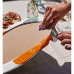 - Supla2li-7377-Gorsel4 - Realhomes  Realhomes Beyaz Zemin Üzerinde Onedraw Çizimli Yaprak Motifli 2'li Yuvarlak Servis Altlığı - Supla Realhomes