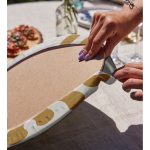 - Supla2li-7381-Gorsel4 - Realhomes Realhomes Renkli Zemin Üzerinde Onedraw Çizimli Yaprak Motifli 2'li Yuvarlak Servis Altlığı - Supla Realhomes