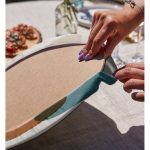 - Supla2li-7389-Gorsel4 - Realhomes Realhomes Renkli Zemin Üzerinde Onedraw Çizimli Oval Desenli Modern 2'li Yuvarlak Servis Altlığı - Supla Realhomes