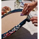 - Supla2li-7440-Gorsel4 - Realhomes Realhomes Rengarenk Zeminde Onedraw Çizimli Çiçek Desenli Dijital Baskılı Modern 2'li Yuvarlak Servis Altlığı - Supla Realhomes