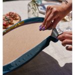 Realhomes Renkli Zeminde Onedraw Çizimli Yaprak Desenli Dijital Baskılı Modern 2'li Yuvarlak Servis Altlığı - Supla Realhomes