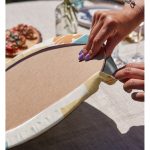 - Supla2li-7511-Gorsel4 - Realhomes Realhomes Onedraw Çizimli Vazo Desenli Dijital Baskılı Modern 2'li Yuvarlak Servis Altlığı - Supla Realhomes