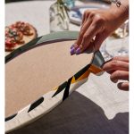 - Supla2li-7518-Gorsel4 - Realhomes Realhomes Renkli Zeminli Onedraw Çizimli Yaprak Desenli Dijital Baskılı Modern 2'li Yuvarlak Servis Altlığı - Supla Realhomes