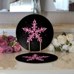 Realhomes Siyah Zeminli Pembe Renkli Kartanesi Desenli Dijital Baskılı Modern 2'li Yuvarlak Servis Altlığı - Supla Realhomes