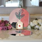 Realhomes Rengarenk Zeminli Onedraw Çizimli Vazo Çiçek 2'li Yuvarlak Servis Altlığı - Supla Realhomes