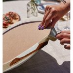 Realhomes Renkli Zemin Üzerinde Onedraw Çizimli Obje Desenli Modern 2'li Yuvarlak Servis Altlığı - Supla Realhomes