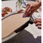 - Supla2li-7542-Gorsel4 - Realhomes Realhomes Renkli Zemin Üzerinde Onedraw Çizimli Obje Desenli Modern 2'li Yuvarlak Servis Altlığı - Supla Realhomes