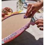 - Supla2li-7551-Gorsel4 - Realhomes  Realhomes Beyaz Zeminli Renkli Onedraw Çizimli Dijital Baskılı Modern 2'li Yuvarlak Servis Altlığı - Supla Realhomes