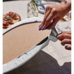 - Supla2li-7586-Gorsel4 - Realhomes Realhomes Beyaz Zemin Üzerinde Onedraw Çizimli Yaprak Motifli 2'li Yuvarlak Servis Altlığı - Supla Realhomes