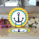 - Supla2li-7600-Gorsel3 - Realhomes Realhomes Sarı Zemin Üzerinde Çapa Çizimli Dijital Baskılı Modern 2'li Yuvarlak Servis Altlığı - Supla Realhomes