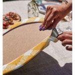 Realhomes Beyaz Zemin Üzerinde Renkli Geometrik Desenli Dijital Baskılı Modern 2'li Yuvarlak Servis Altlığı - Supla Realhomes