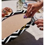 Realhomes Beyaz Zemin Üzerinde Gold Detaylı Siyah Zigzag Modern 2'li Yuvarlak Servis Altlığı - Supla Realhomes