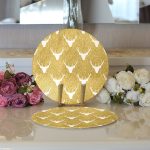 - Supla2li-7706-Gorsel3 - Realhomes Realhomes Gold Zemin Üzerinde Geyik Desenli Dijital Baskılı Modern 2'li Yuvarlak Servis Altlığı - Supla Realhomes