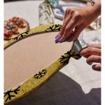 - Supla2li-7707-Gorsel4 - Realhomes  Realhomes Gold Zemin Üzerinde Siyah Renkli Kartanesi Desenli Modern 2'li Yuvarlak Servis Altlığı - Supla Realhomes