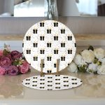 - Supla2li-7717-Gorsel3 - Realhomes Realhomes Beyaz Zemin Üzerinde Gold Detaylı Hediye Paketi Desenli 2'li Yuvarlak Servis Altlığı - Supla Realhomes