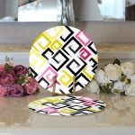 Realhomes Beyaz Zemin Üzerinde Renkli Modern Geometrik Desenli 2'li Yuvarlak Servis Altlığı - Supla Realhomes