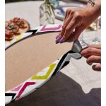 Realhomes Beyaz Zemin Üzerinde Renkli Modern Geometrik Desenli 2'li Yuvarlak Servis Altlığı - Supla Realhomes