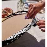 Realhomes Siyah Zemin Üzerinde Gold Detaylı Modern Desenli Modern 2'li Yuvarlak Servis Altlığı - Supla Realhomes