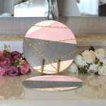 - Supla2li-7829-Gorsel3 - Realhomes Realhomes Pastel Zemin Üzerinde Gold Renkli Modern Çizgili Modern 2'li Yuvarlak Servis Altlığı - Supla Realhomes