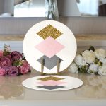 - Supla2li-7830-Gorsel3 - Realhomes Realhomes Renkli Zemin Üzerinde Renkli Geometrik Desenli Modern 2'li Yuvarlak Servis Altlığı - Supla Realhomes