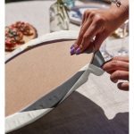 - Supla2li-7830-Gorsel4 - Realhomes Realhomes Renkli Zemin Üzerinde Renkli Geometrik Desenli Modern 2'li Yuvarlak Servis Altlığı - Supla Realhomes