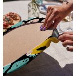 - Supla2li-7890-Gorsel4 - Realhomes Realhomes Siyah Zemin Üzerinde Renkli Geometrik Desenli Dijital Baskılı Modern 2'li Yuvarlak Servis Altlığı - Supla Realhomes