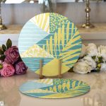 Realhomes Renkli Zemin Üzerinde Geometrik Desenli Yaprak Motifli 2'li Yuvarlak Servis Altlığı - Supla Realhomes