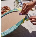 - Supla2li-7897-Gorsel4 - Realhomes  Realhomes Renkli Zemin Üzerinde Soyut Çizimli Palmiyeler Modern 2'li Yuvarlak Servis Altlığı - Supla Realhomes