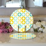 - Supla2li-7908-Gorsel3 - Realhomes Realhomes Beyaz Zemin Üzerinde Renkli Geometrik Desenli Dijital Baskılı Modern 2'li Yuvarlak Servis Altlığı - Supla Realhomes