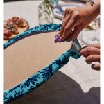 - Supla2li-7913-Gorsel4 - Realhomes  Realhomes Renkli Zemin Üzerinde Yaprak Desenli Dijital Baskılı Modern 2'li Yuvarlak Servis Altlığı - Supla Realhomes