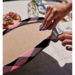 - Supla2li-7925-Gorsel4 - Realhomes Realhomes Renkli Pastel Zemin Üzerinde Siyah Ekose Desenli Modern 2'li Yuvarlak Servis Altlığı - Supla Realhomes