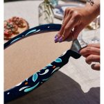 - Supla2li-7934-Gorsel4 - Realhomes Realhomes Renkli Zemin Üzerinde Çini Desenli Dijital Baskılı Modern 2'li Yuvarlak Servis Altlığı - Supla Realhomes