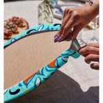 - Supla2li-7937-Gorsel4 - Realhomes Realhomes Renkli Zemin Üzerinde Çini Desenli Dijital Baskılı Modern 2'li Yuvarlak Servis Altlığı - Supla Realhomes