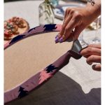 - Supla2li-7949-Gorsel4 - Realhomes Realhomes Renkli Zemin Üzerinde Pastel Renkli Siyah Çamağacı Desenli 2'li Yuvarlak Servis Altlığı - Supla Realhomes