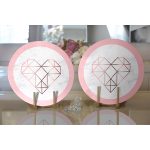 Realhomes Beyaz Zemin Üzerinde Geometrik Desenli Kalp Motifli 2'li Yuvarlak Servis Altlığı - Supla Realhomes