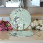 - Supla2li-7986-Gorsel3 - Realhomes Realhomes Pastel Zemin Üzerinde Gold Detaylı Yaprak Desenli Modern 2'li Yuvarlak Servis Altlığı - Supla Realhomes