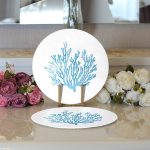 Realhomes Beyaz Zemin Üzerinde Renkli Deniz Yıldızı Desenli Modern 2'li Yuvarlak Servis Altlığı - Supla Realhomes