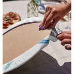 - Supla2li-8019-Gorsel4 - Realhomes  Realhomes Beyaz Zemin Üzerinde Renkli Deniz Atı Desenli Dijital Baskılı Modern 2'li Yuvarlak Servis Altlığı - Supla Realhomes