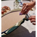 - Supla2li-8096-Gorsel4 - Realhomes Realhomes Renkli Zemin Üzerinde Yaprak Desenli Dijital Baskılı Modern 2'li Yuvarlak Servis Altlığı - Supla Realhomes