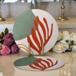 Realhomes Pastel Zemin Üzerinde Yaprak Desenli Dijital Baskılı Modern 2'li Yuvarlak Servis Altlığı - Supla Realhomes